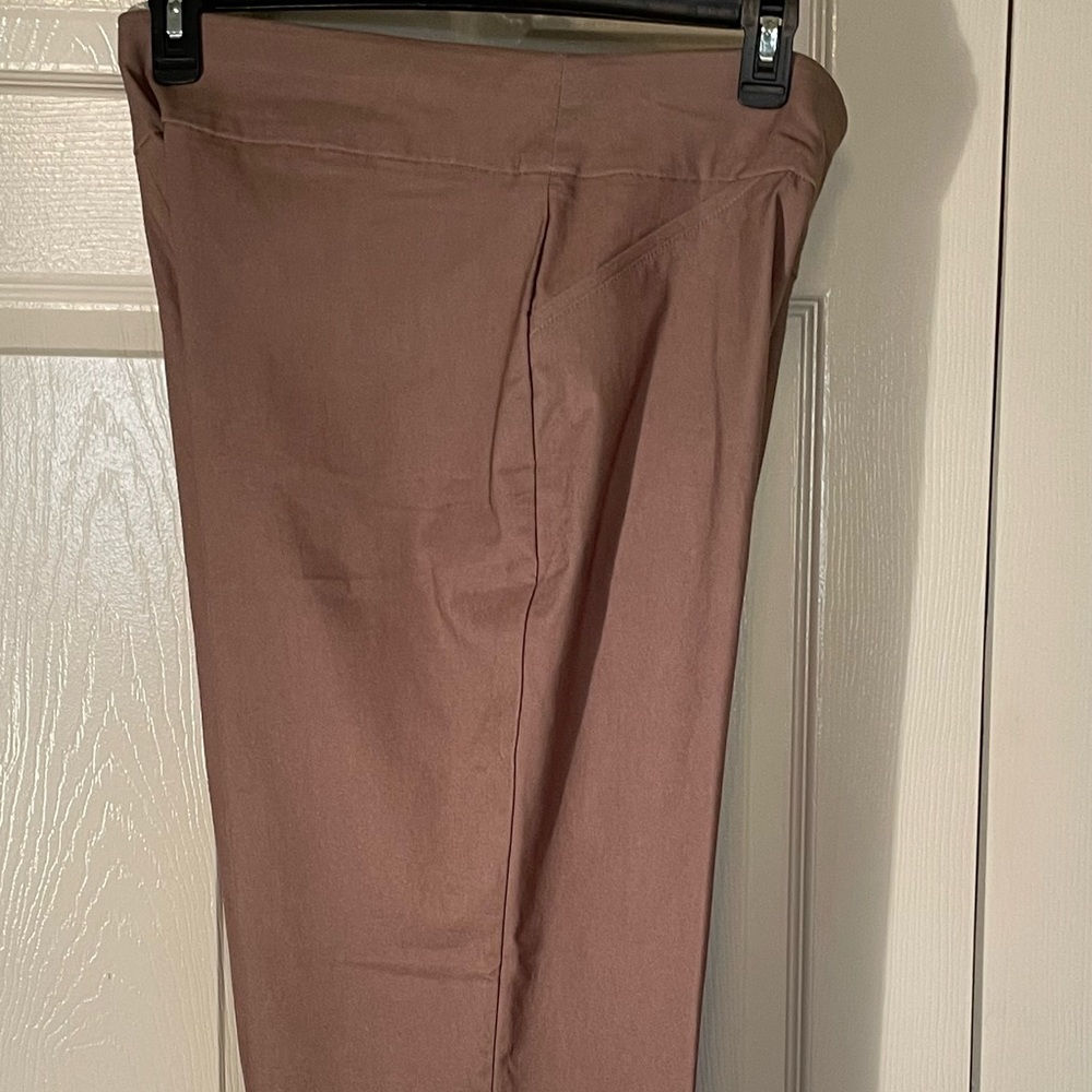 ALFRED DUNNER PULL-On PANT. SIZE 16, 27”long. NWOT
